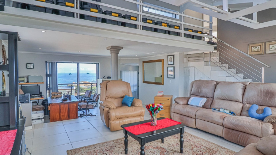 4 Bedroom Property for Sale in Perlemoenbaai Western Cape